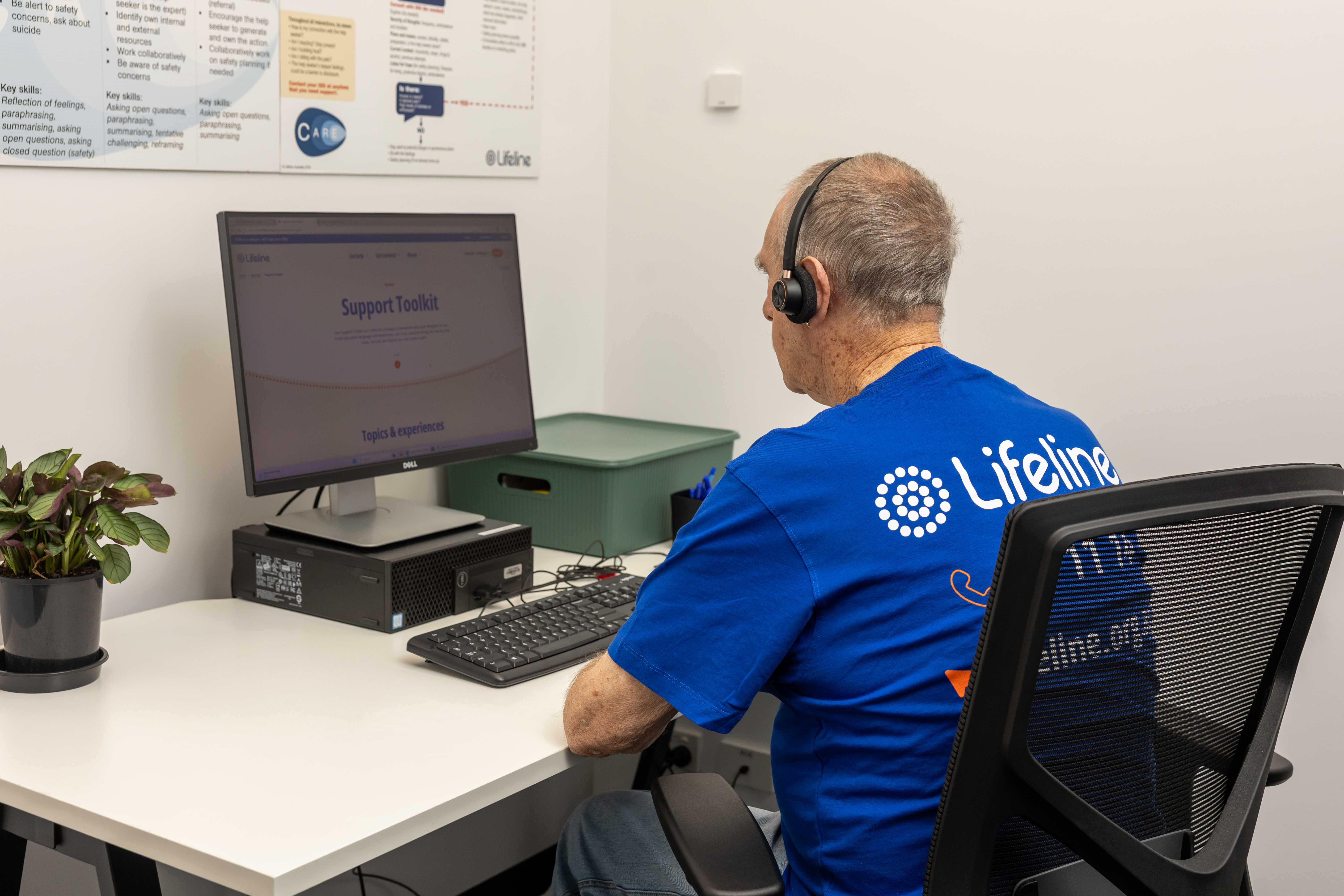 Crissi supporter taking call in call centre